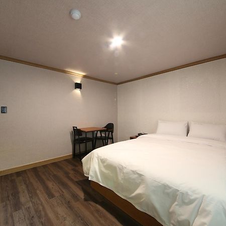 Art Hotel Гуми Экстерьер фото