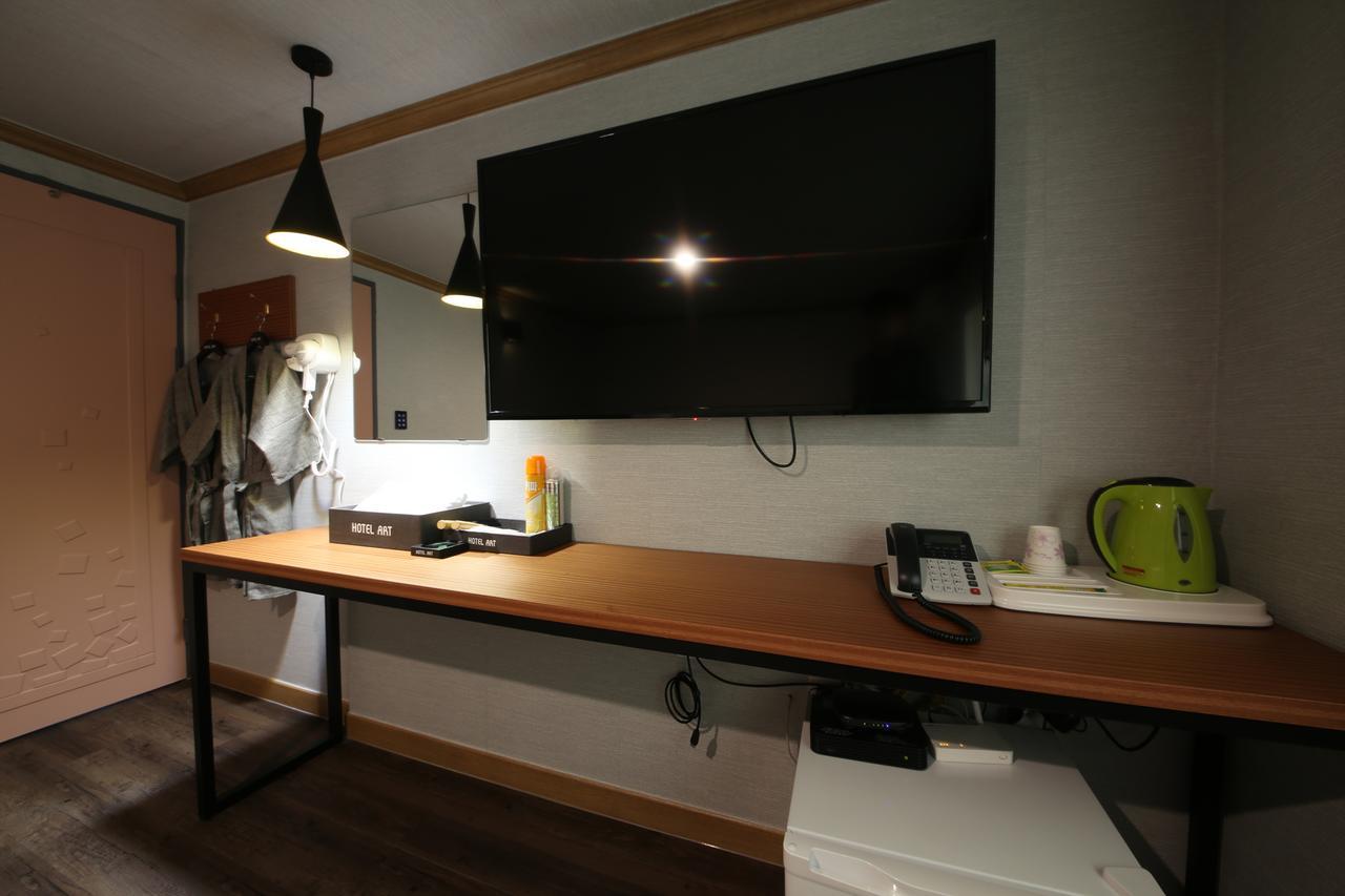 Art Hotel Гуми Экстерьер фото