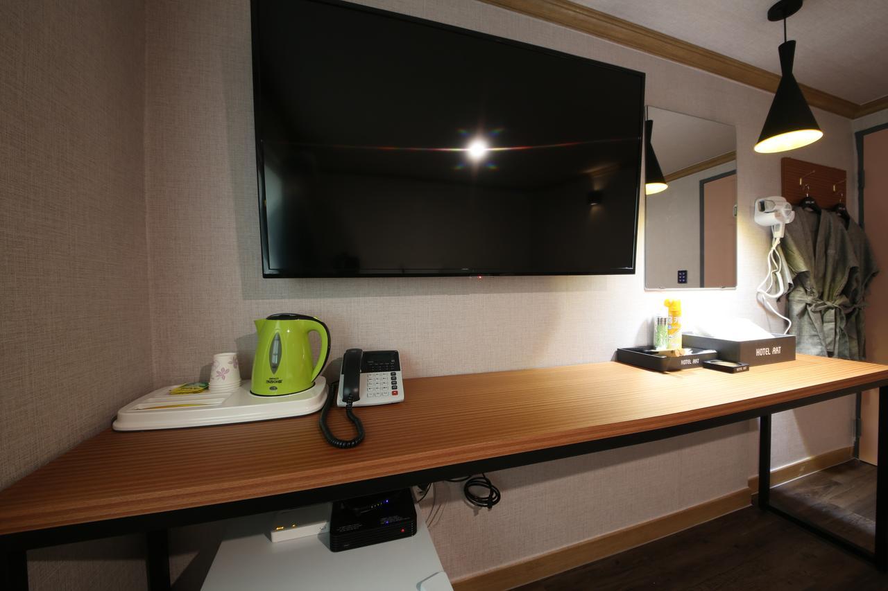 Art Hotel Гуми Экстерьер фото