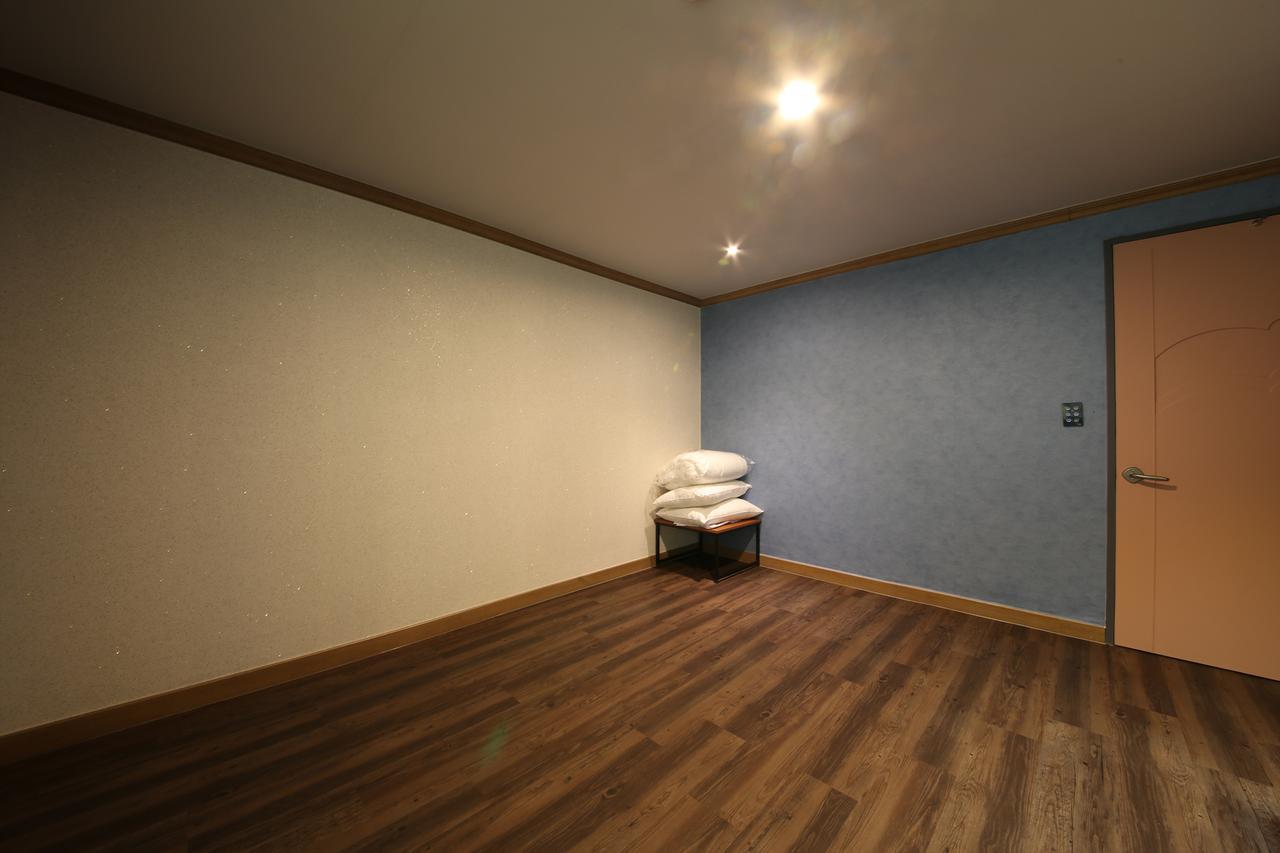 Art Hotel Гуми Экстерьер фото
