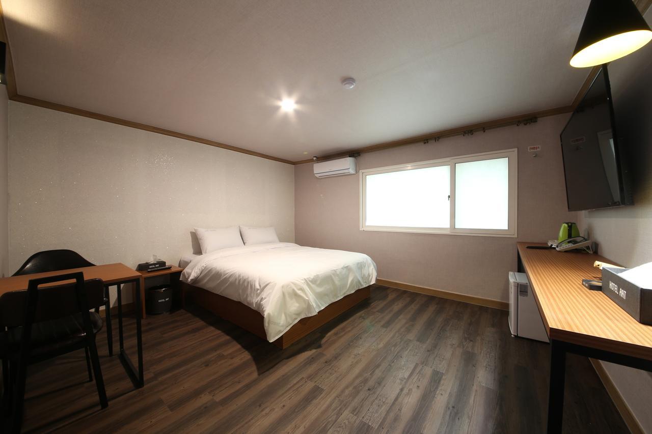 Art Hotel Гуми Экстерьер фото