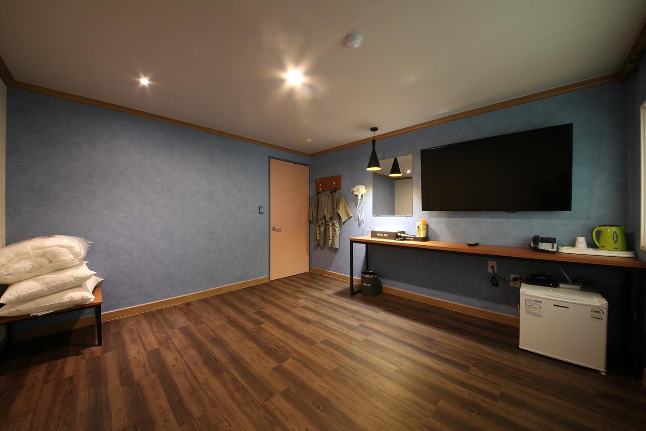 Art Hotel Гуми Экстерьер фото