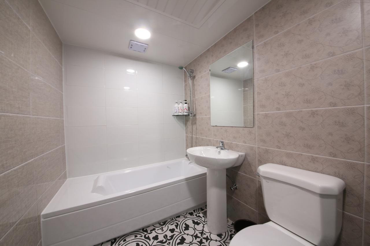 Art Hotel Гуми Экстерьер фото