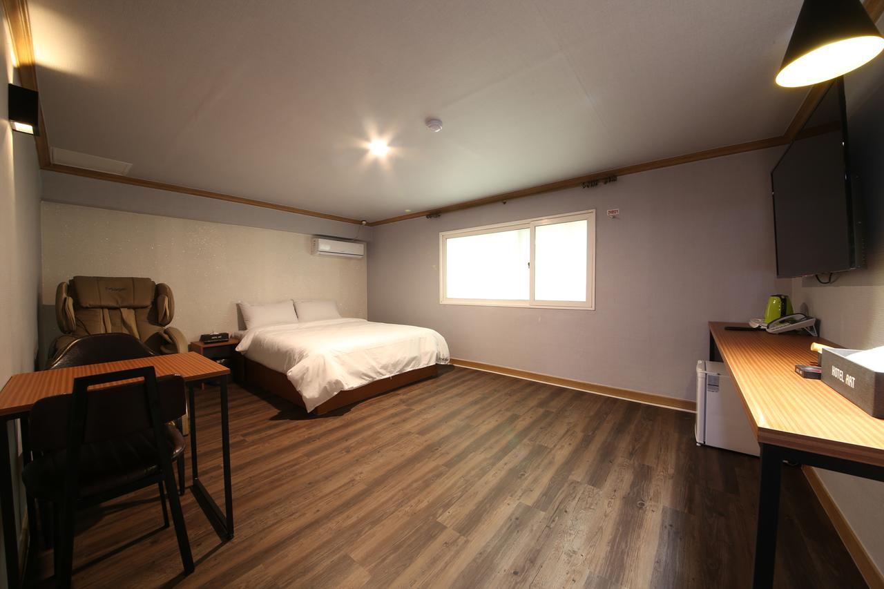 Art Hotel Гуми Экстерьер фото